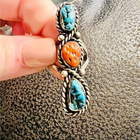 Beautiful Turquoise & Coral Ring
Size 6.5 - Picture 4 of 4
